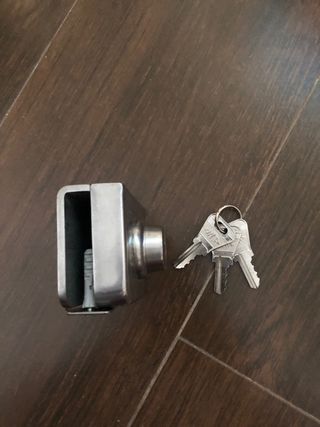 Cerradura puerta con bombillo
