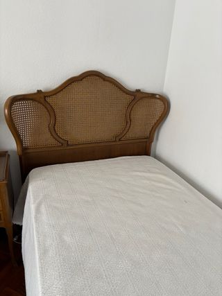 Camas con cabecero madera y ratan