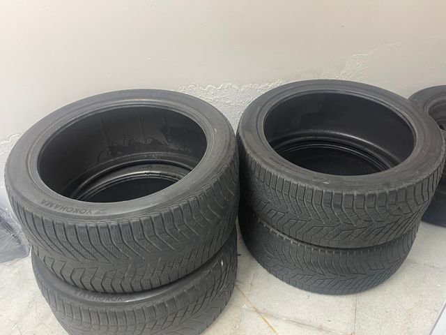 Neumáticos YOKOHAMA BluEarth V905 315/35/21