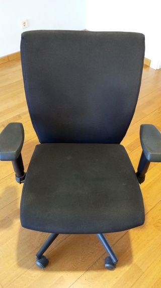 Mesa de estudio y silla