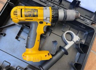 Taladro percutor DeWALT + accesorios
