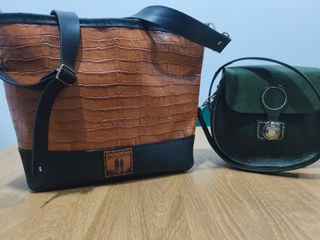 Bolso de piel de cocodrilo y cuero hecho a mano