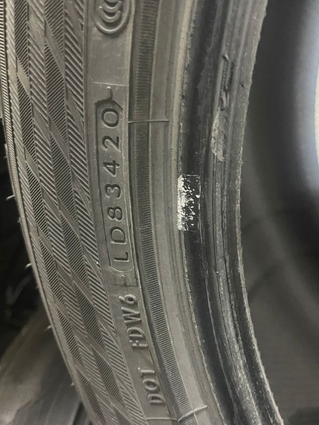 Neumáticos YOKOHAMA BluEarth V905 275/40/21