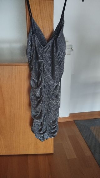 Vestido de fiesta corto.