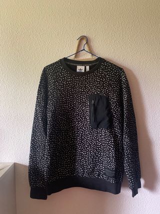 Sudadera Adidas negra con puntos
