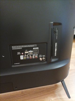 TV LG 43" pantalla rota