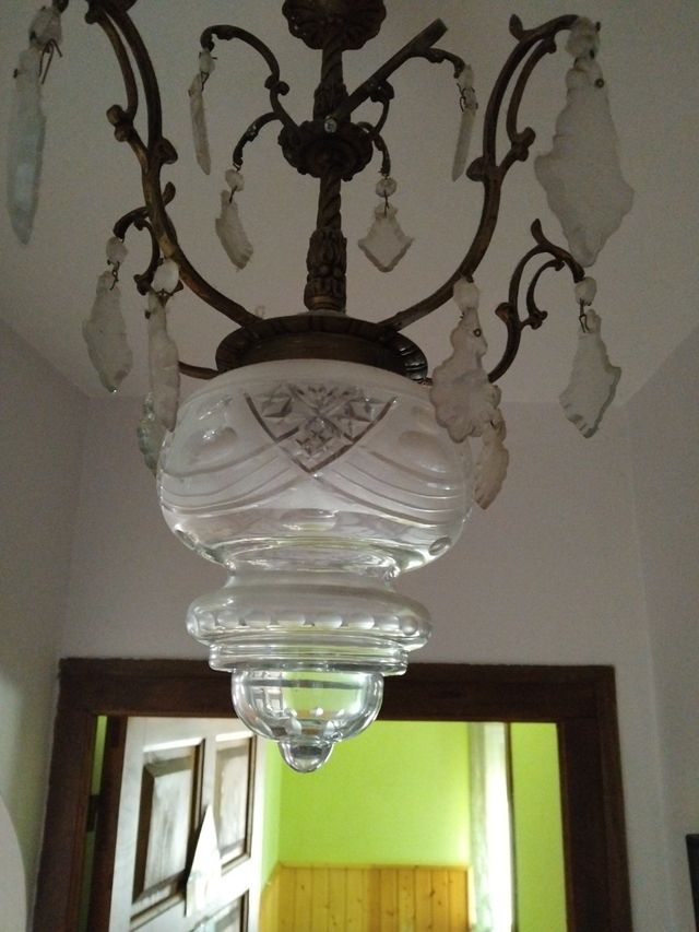 Lampara antigua de cristal y metal