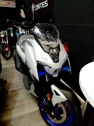 Maxi Scooter Zontes 125E Seguro Gratis!