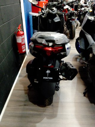 Maxi Scooter Zontes 125E Seguro Gratis!