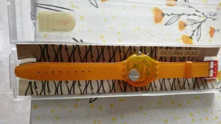 Swatch SCUBA 200 Loomi Luminosa Rana SDJ901 - Orol