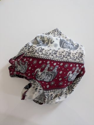 Vestito estivo indiano rosso e bianco