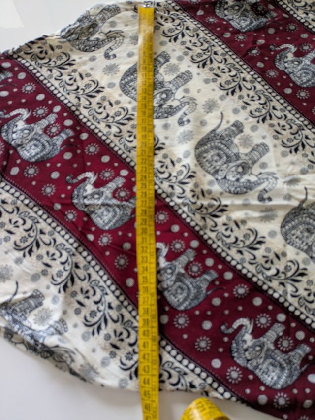 Vestito estivo indiano rosso e bianco