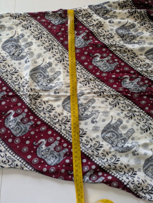 Vestito estivo indiano rosso e bianco