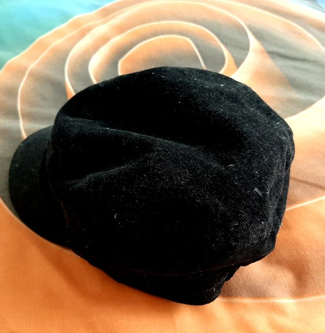 Gorra negra con tachas - pequeña