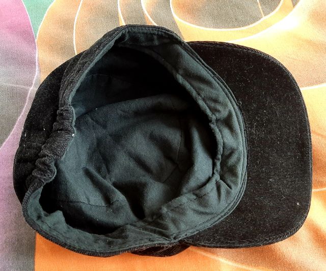 Gorra negra con tachas - pequeña