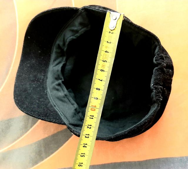 Gorra negra con tachas - pequeña