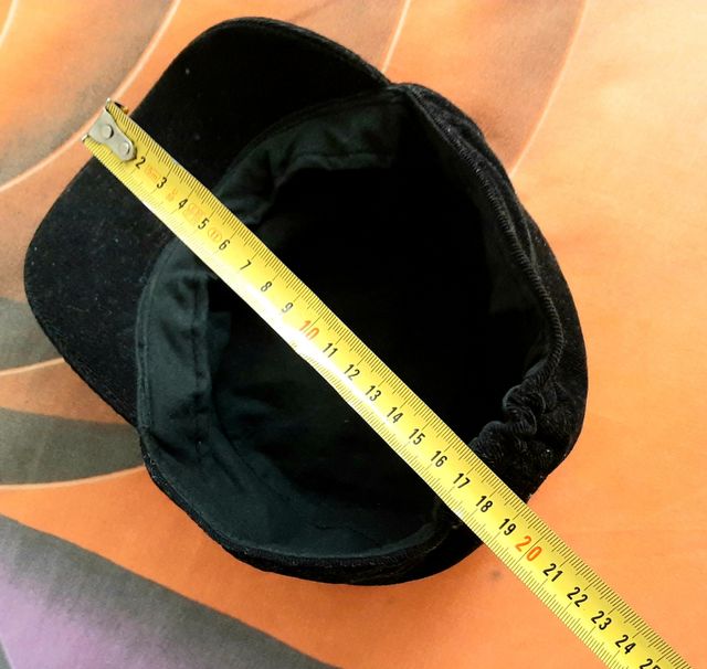 Gorra negra con tachas - pequeña