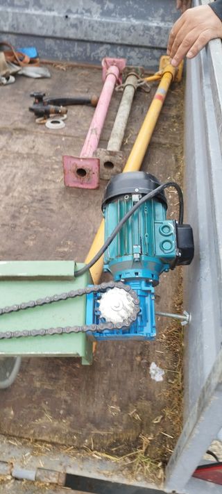 Motor y cadena y carriles para automatizar puerta