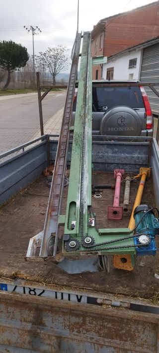 Motor y cadena y carriles para automatizar puerta