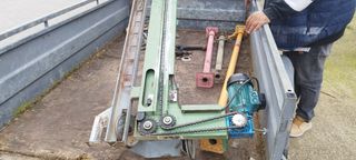 Motor y cadena y carriles para automatizar puerta