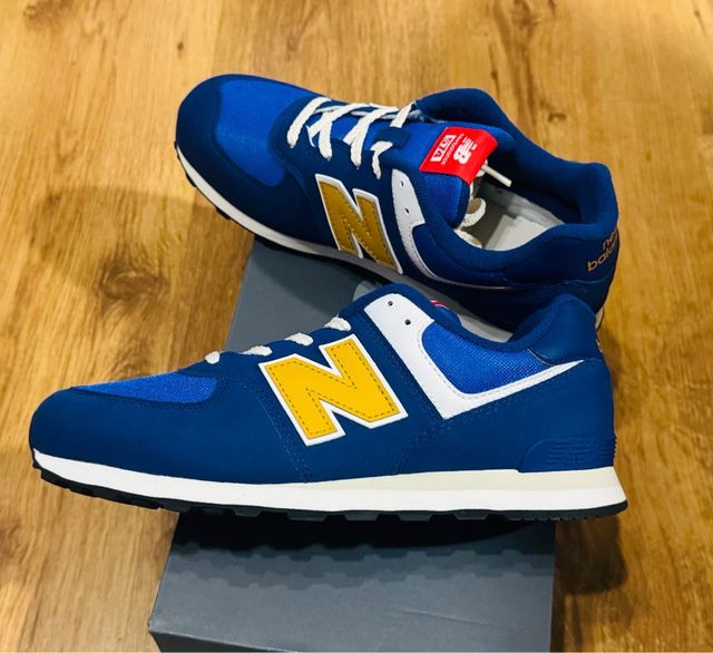 Brand New. New B 574 size 39 New Balance