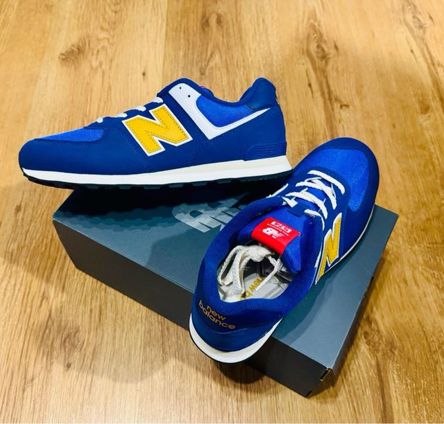 Brand New. New B 574 size 39 New Balance