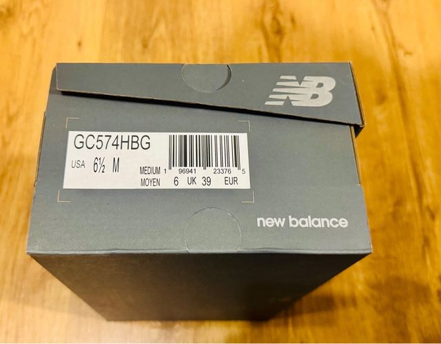 Brand New. New B 574 size 39 New Balance