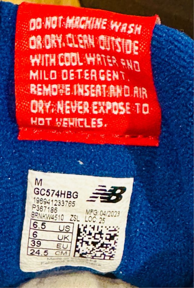 Brand New. New B 574 size 39 New Balance