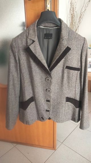 Giacca taglia 46/48 donna usata in ottime condizio