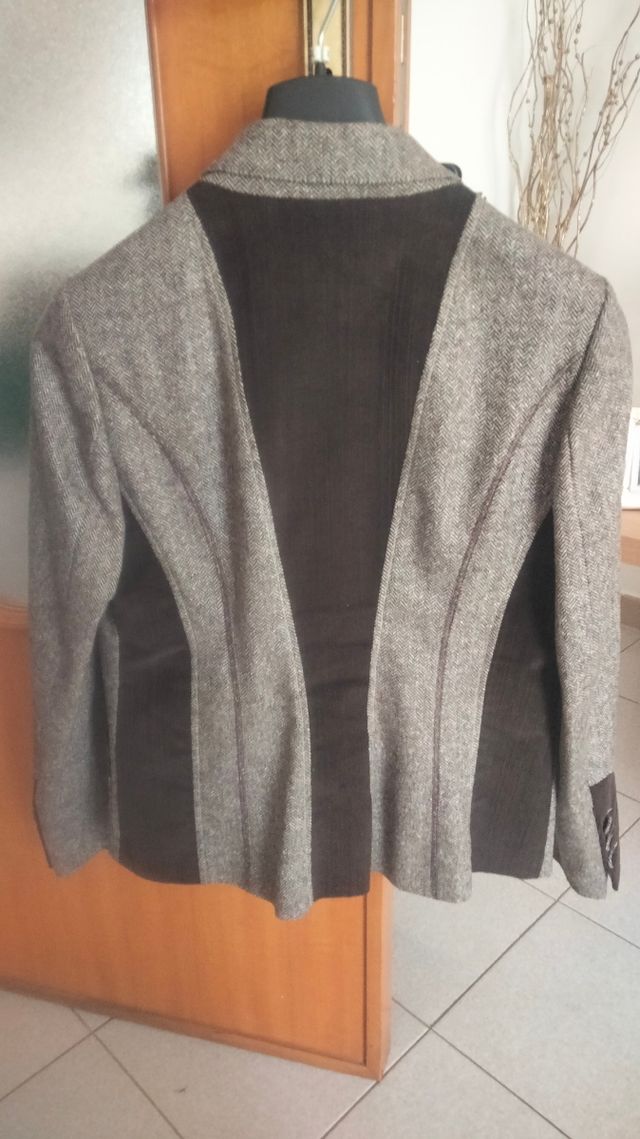 Giacca taglia 46/48 donna usata in ottime condizio