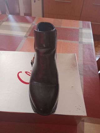 Botas negras tacón bajo