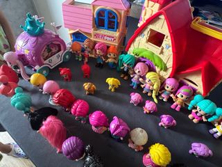 Lote de Muñecas PinyPon + Accesorios y casas.