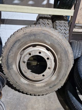 Rueda con llanta 9.5 x 17.5