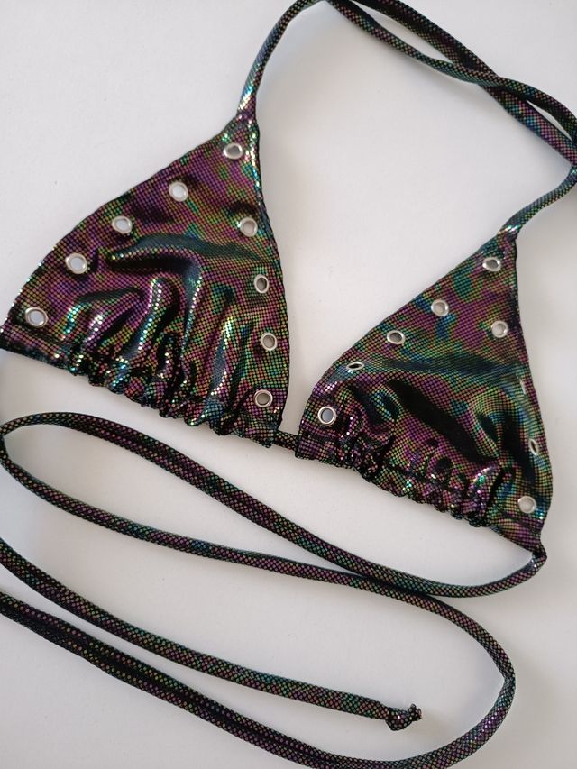 Bikini metálico multicolor con ojales