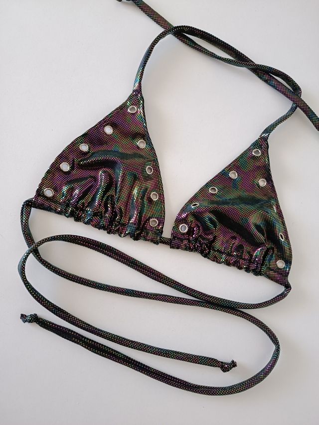 Bikini metálico multicolor con ojales