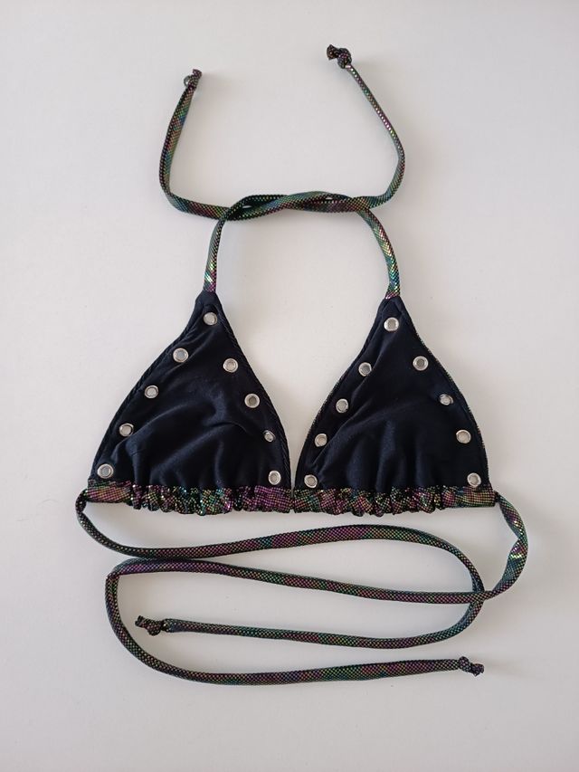 Bikini metálico multicolor con ojales
