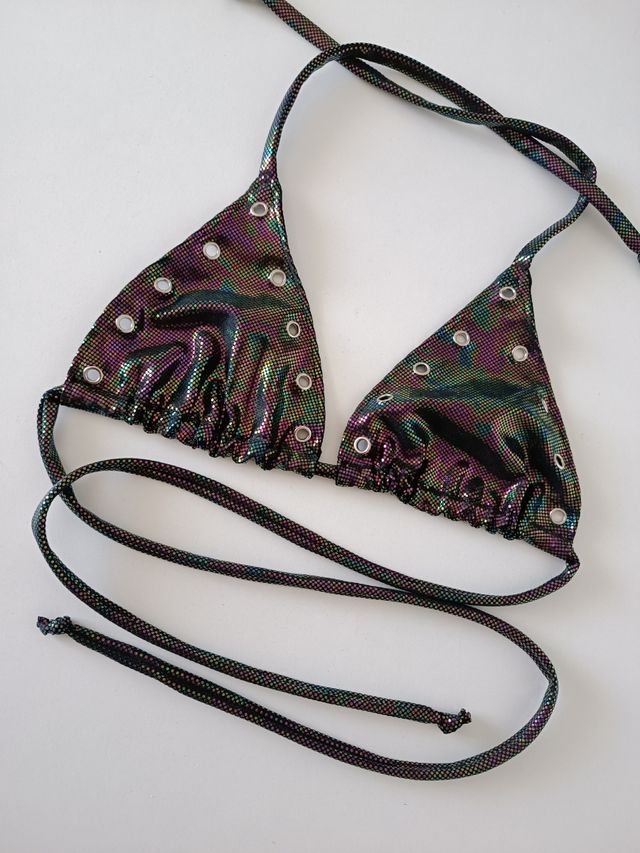 Bikini metálico multicolor con ojales