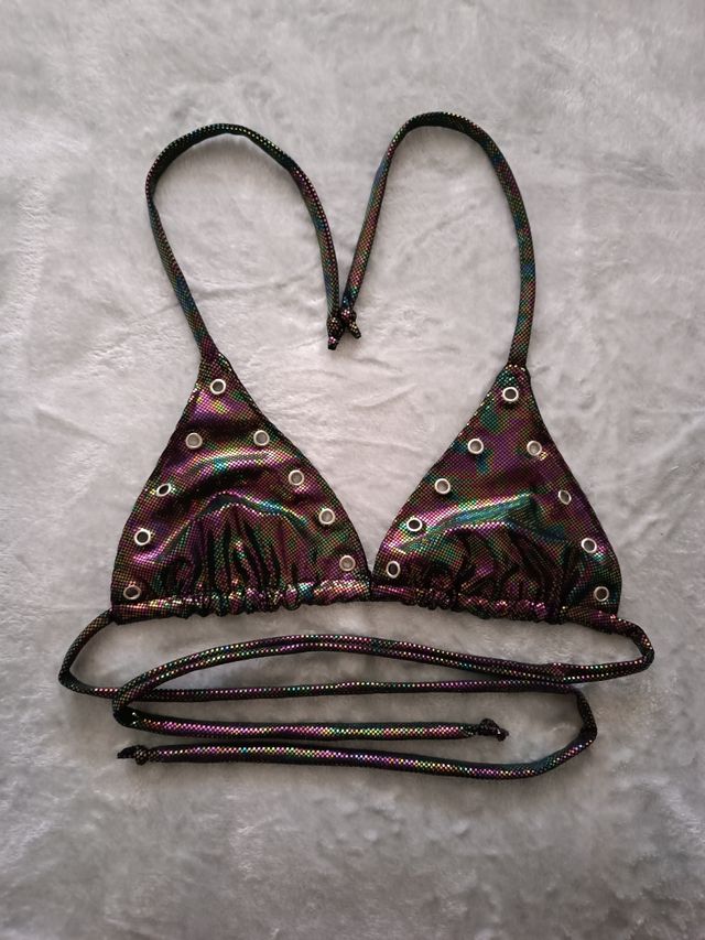 Bikini metálico multicolor con ojales