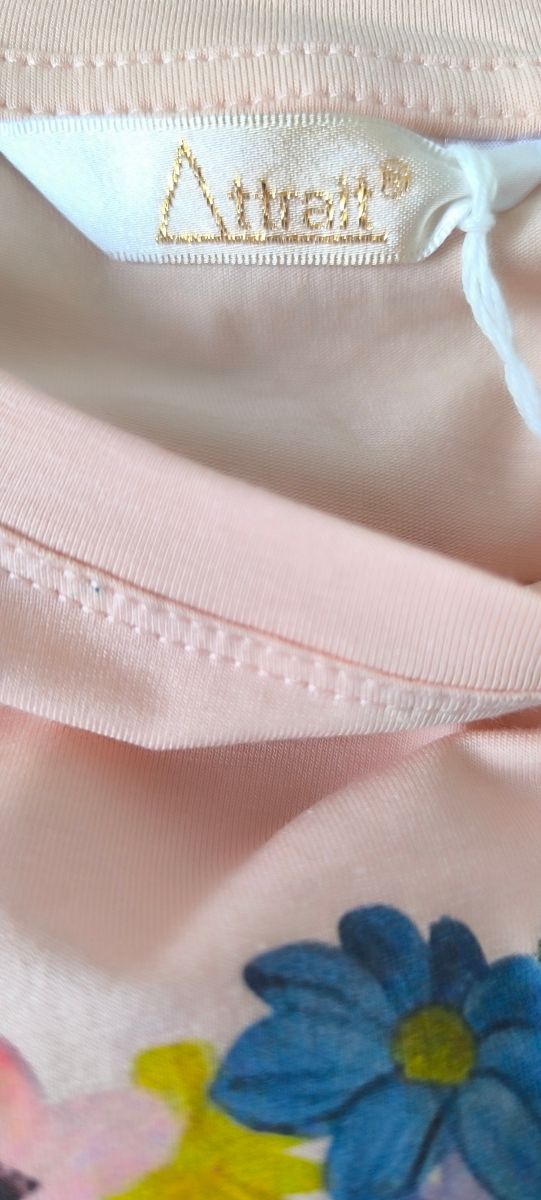 Camiseta rosa estampado floral