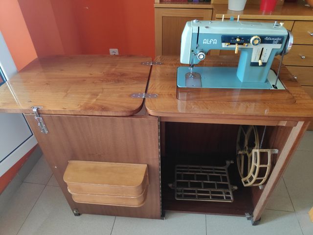 Máquina de coser ALFAMATIC 169