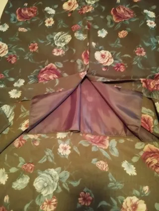 Conjunto de blusa y falda. Talla 48