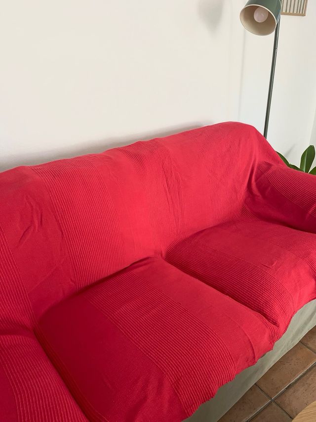 2 colchas Indira de Ikea en rojo 7€ c/u