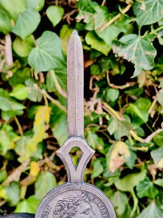 ANTIGUO ABRECARTAS DE COLECCION FRANCES