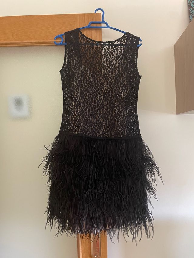 Vestido fiesta negro plumas