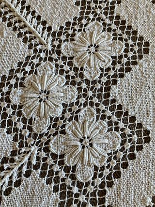 Colcha o mantel encaje de punto de red