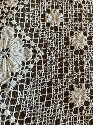 Colcha o mantel encaje de punto de red