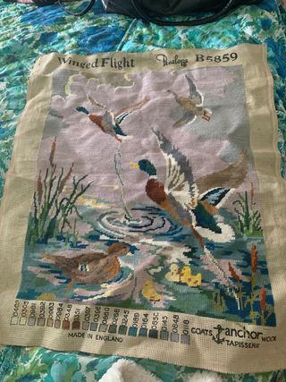 Tessile ricamato mezzopunto