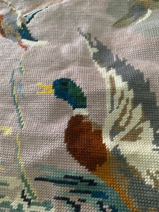 Tessile ricamato mezzopunto