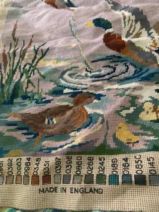 Tessile ricamato mezzopunto