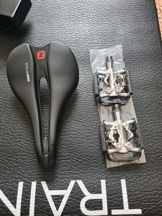 Sillín y pedales originales Smartbike Zycle 2.0